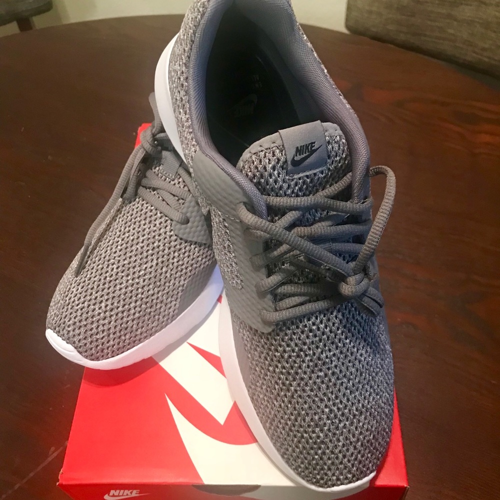 Nike Tanjun Men's Athletic Shoes